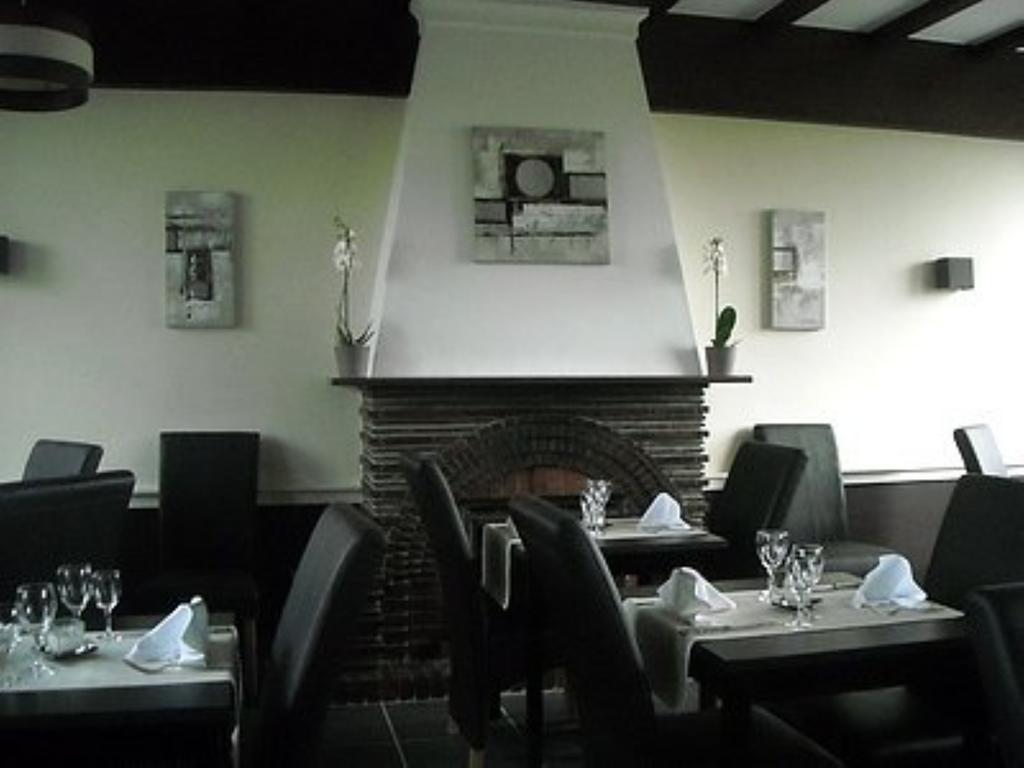 Logis Auberge Des Aulnettes Hérouville-Saint-Clair Eksteriør bilde