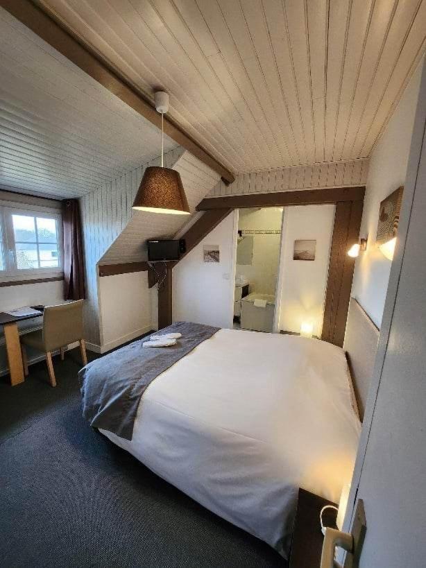 Logis Auberge Des Aulnettes Hérouville-Saint-Clair Eksteriør bilde