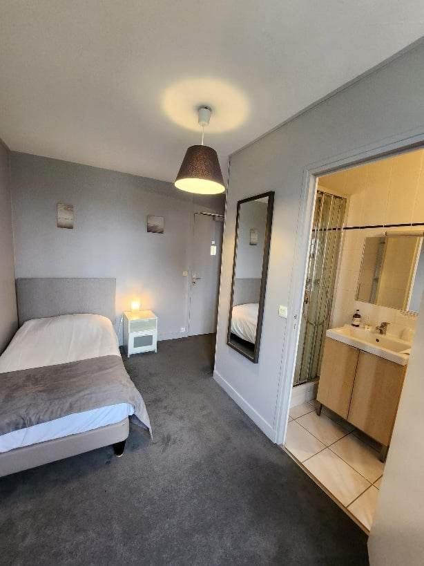 Logis Auberge Des Aulnettes Hérouville-Saint-Clair Eksteriør bilde