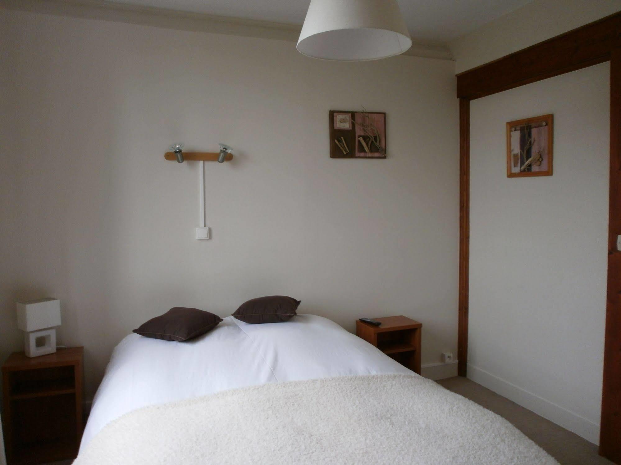Logis Auberge Des Aulnettes Hérouville-Saint-Clair Eksteriør bilde